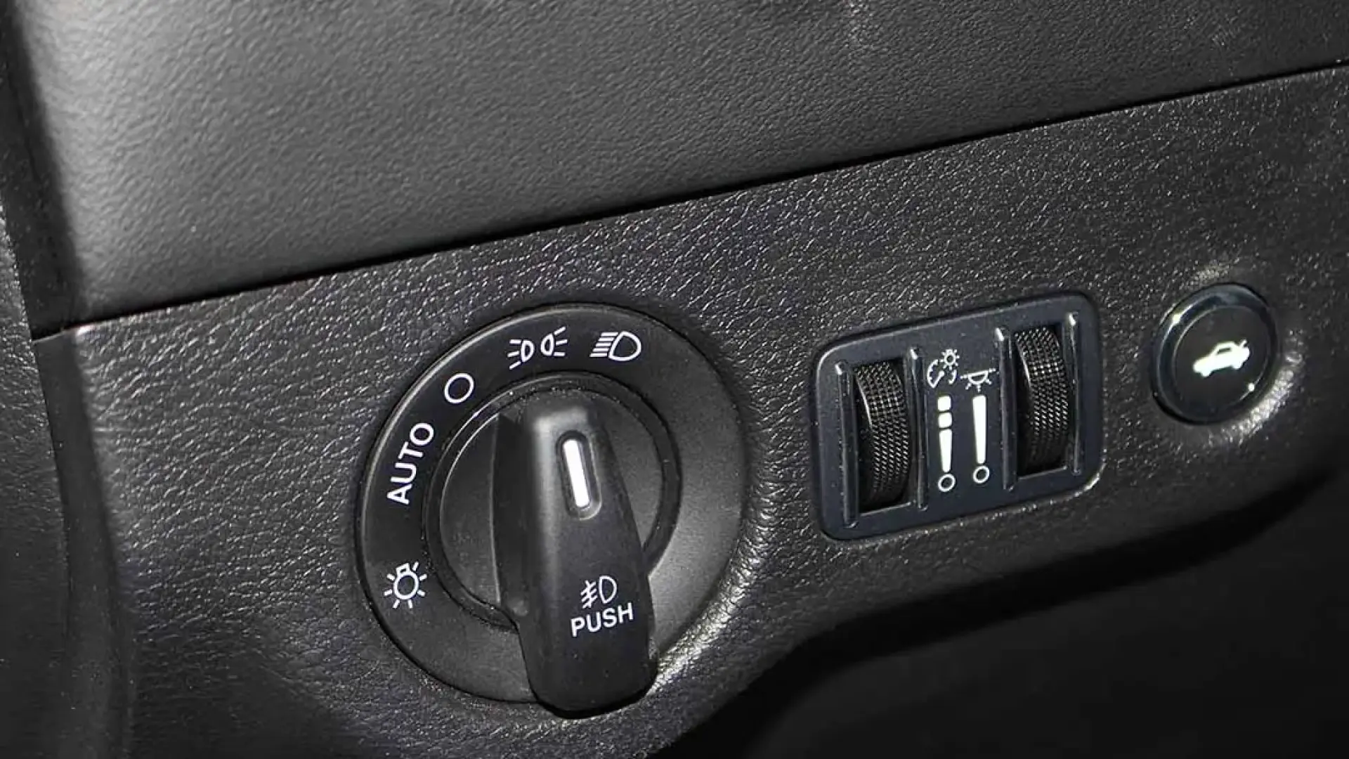 دودج تشارجر 2023