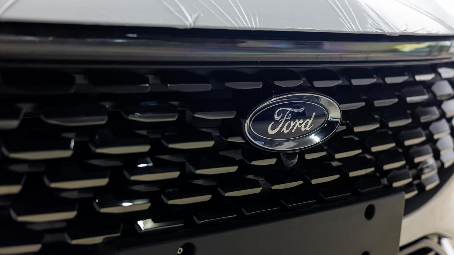 فورد تورس تيتانيوم 2026