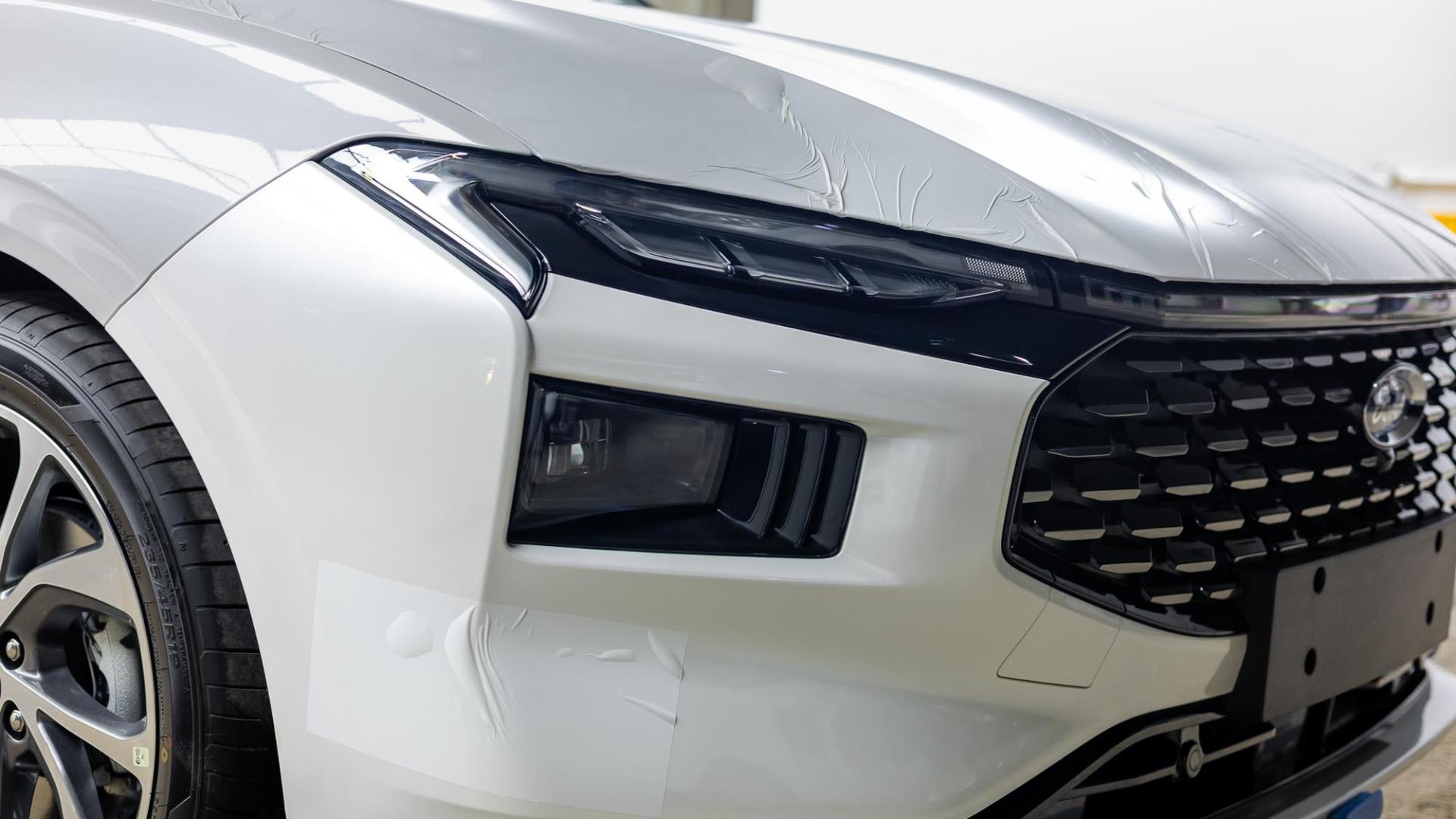 فورد تورس تيتانيوم 2026