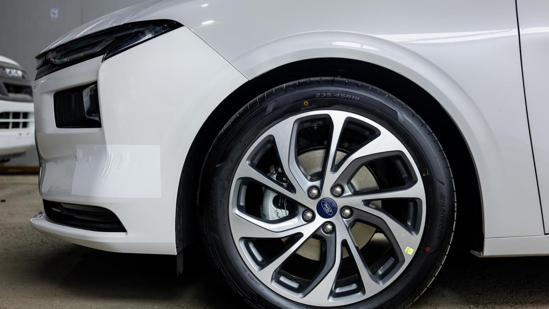 فورد تورس تيتانيوم 2026