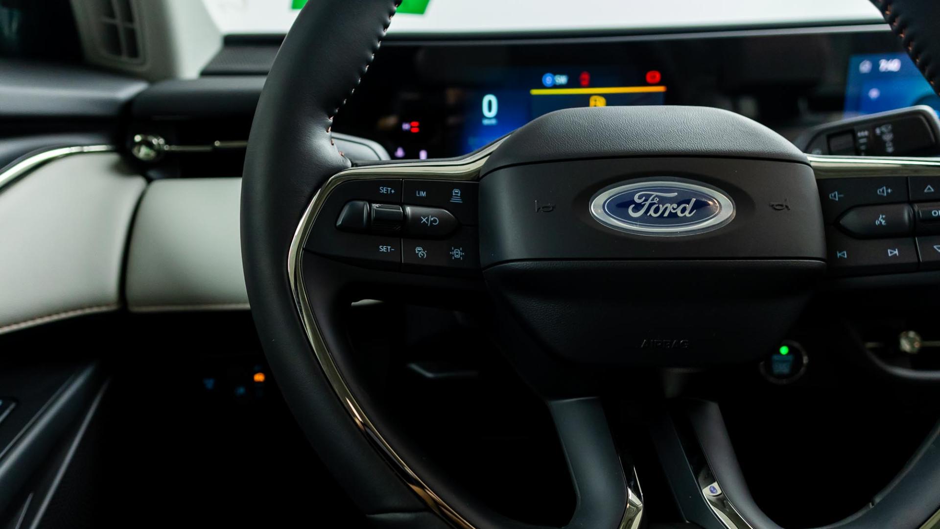 فورد تورس تيتانيوم 2026