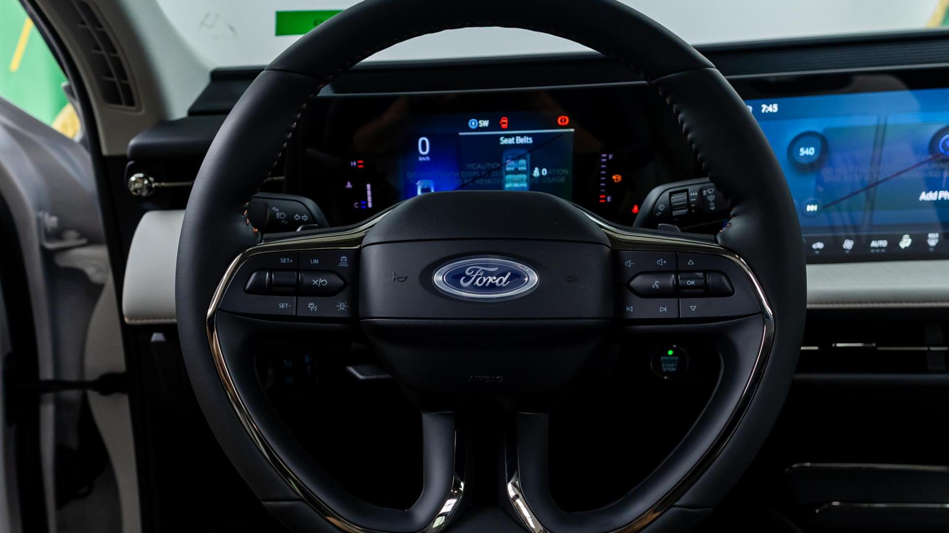 فورد تورس تيتانيوم 2026