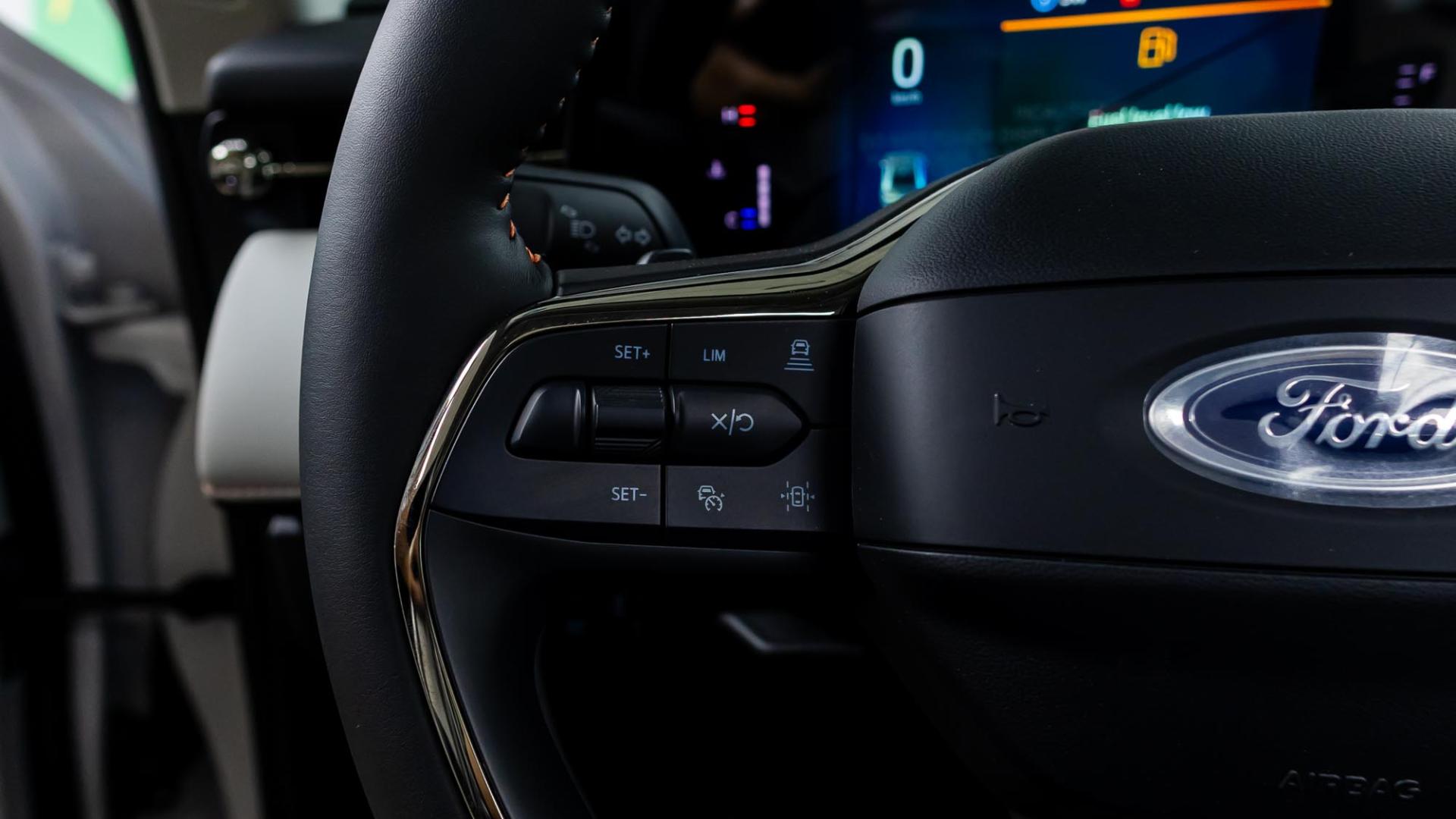 فورد تورس تيتانيوم 2026