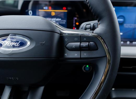 فورد تورس تيتانيوم 2026