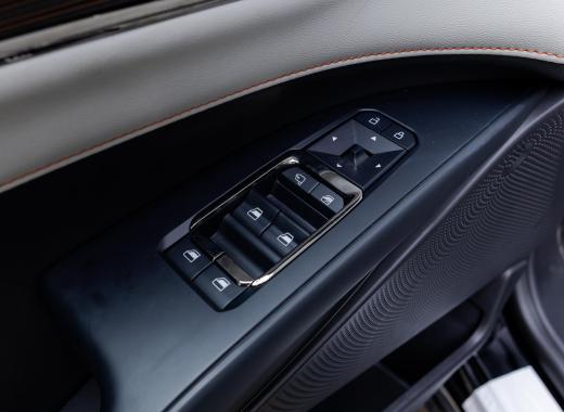 فورد تورس تيتانيوم 2026