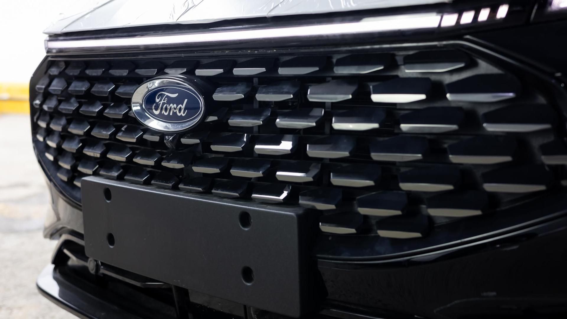 فورد تورس تيتانيوم 2026