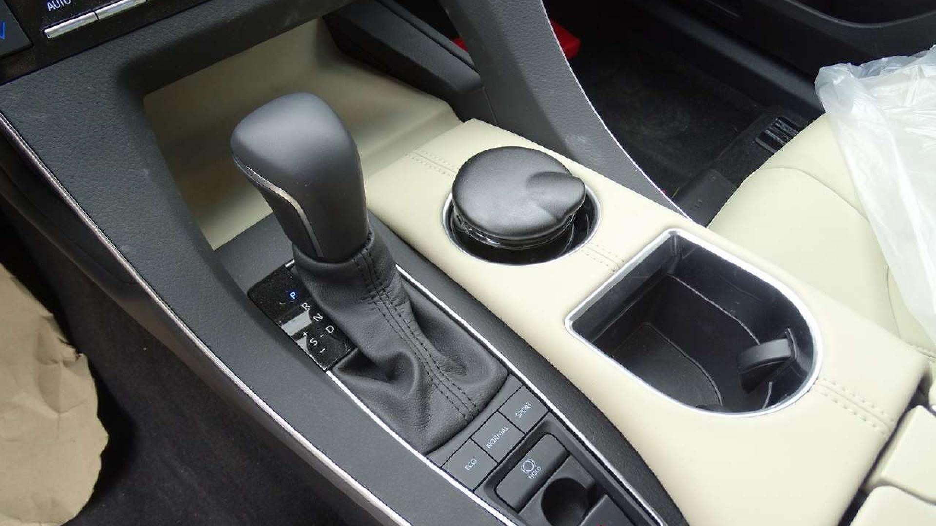 تويوتا افالون XLE خليجي