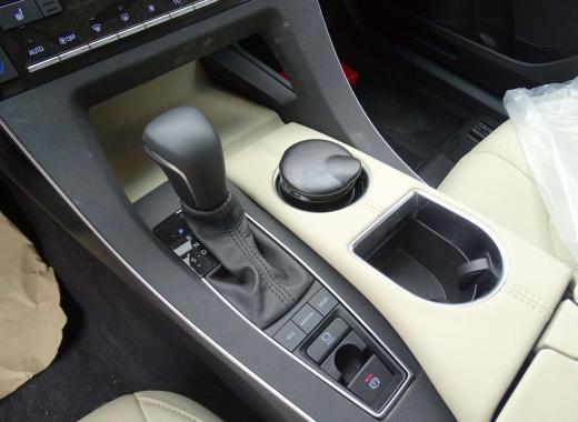 تويوتا افالون XLE خليجي