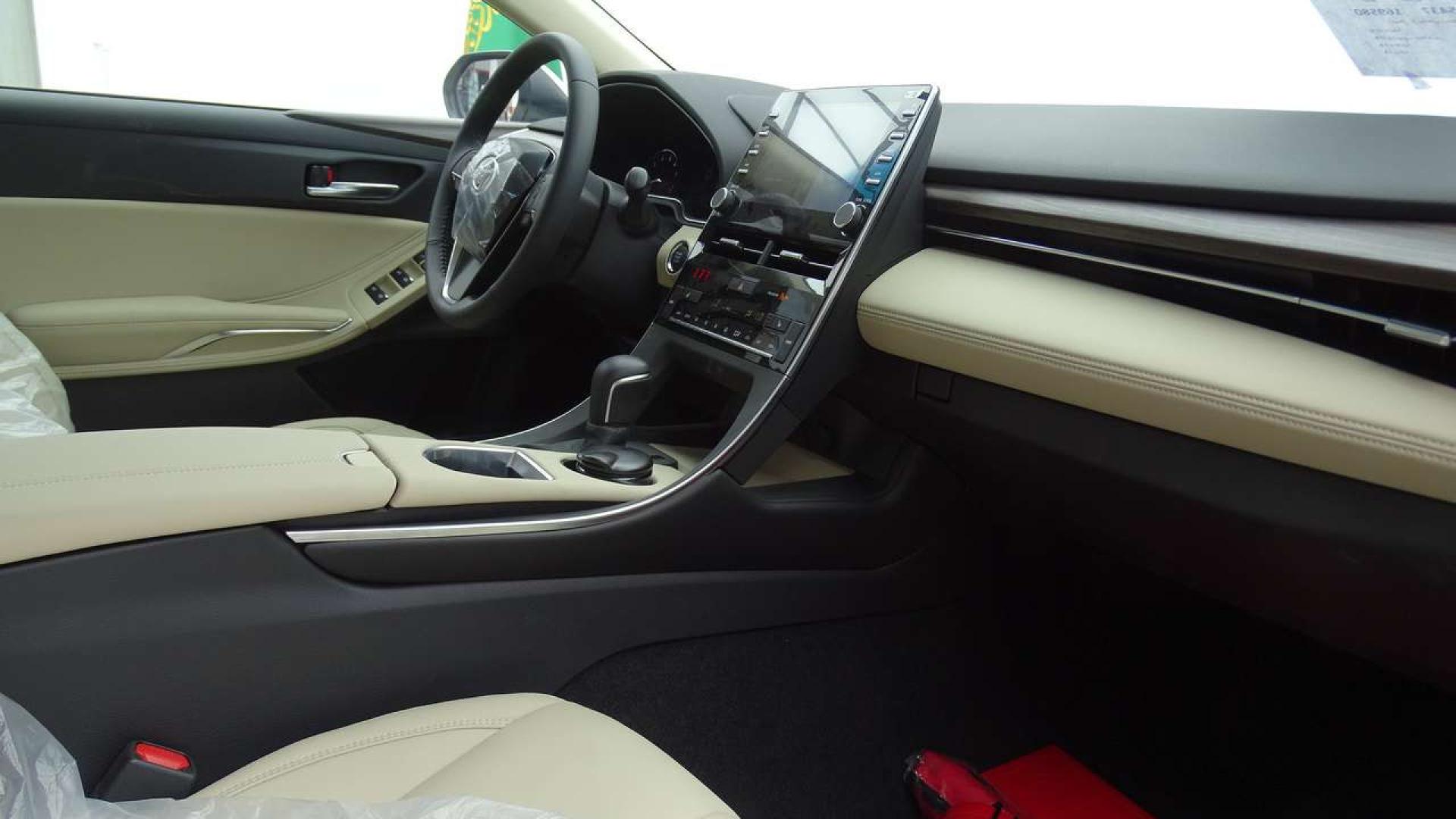 تويوتا افالون XLE خليجي