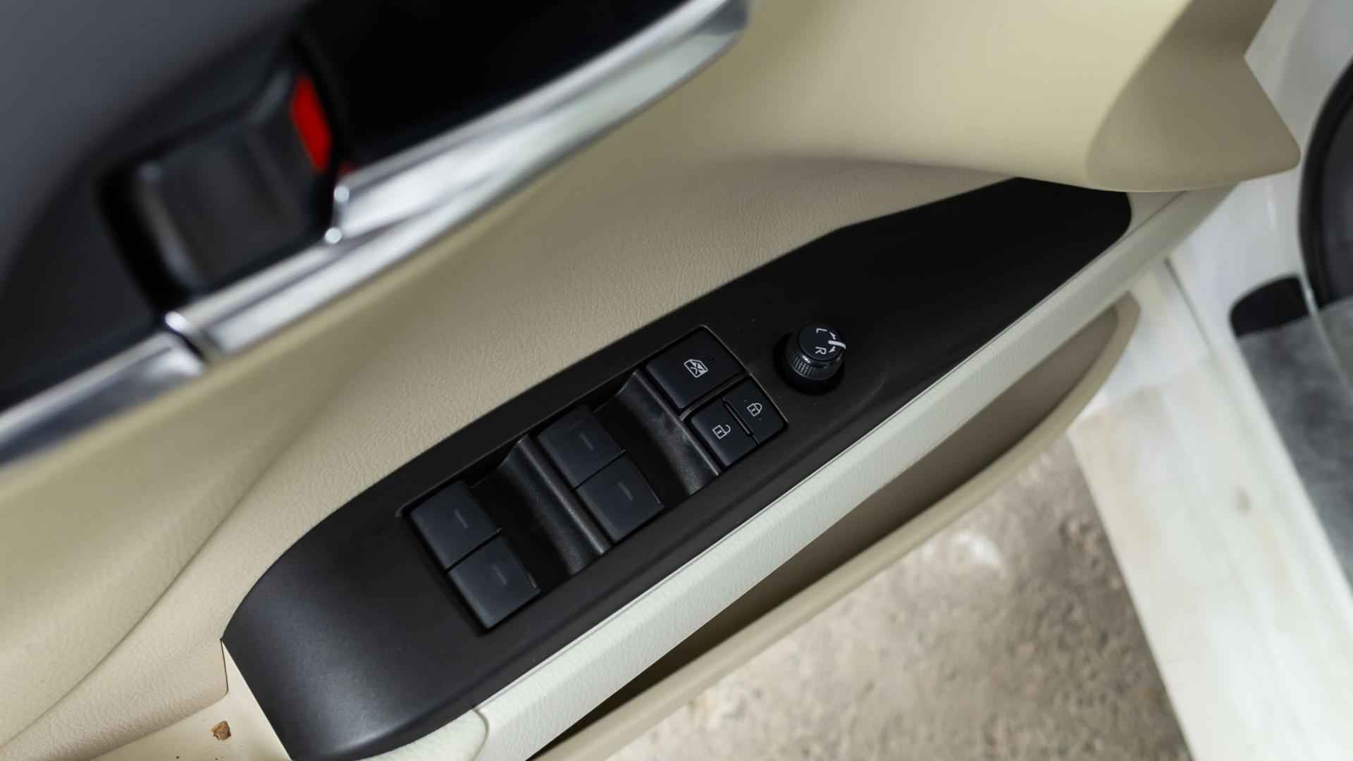 LE تويوتا كامري