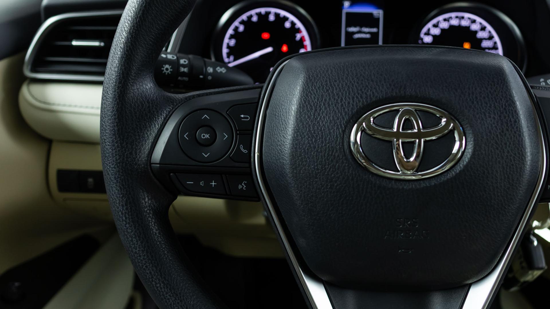 LE تويوتا كامري