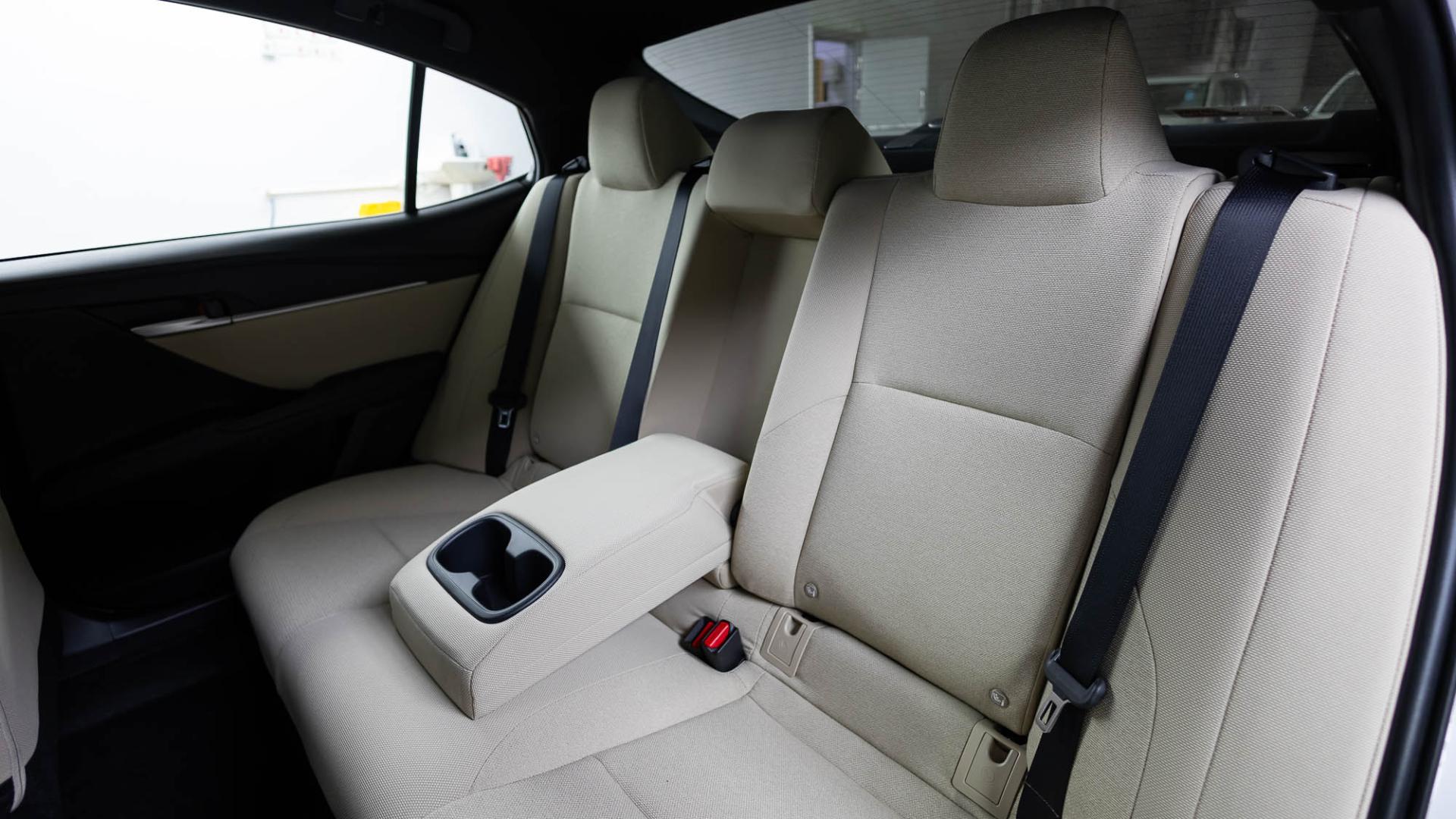 تويوتا كامري ستاندر 2025