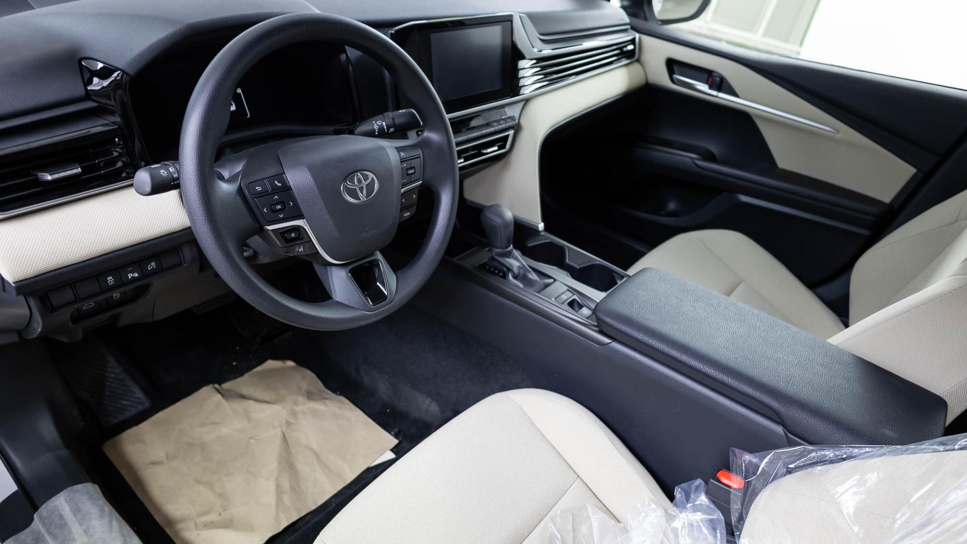 تويوتا كامري ستاندر 2025