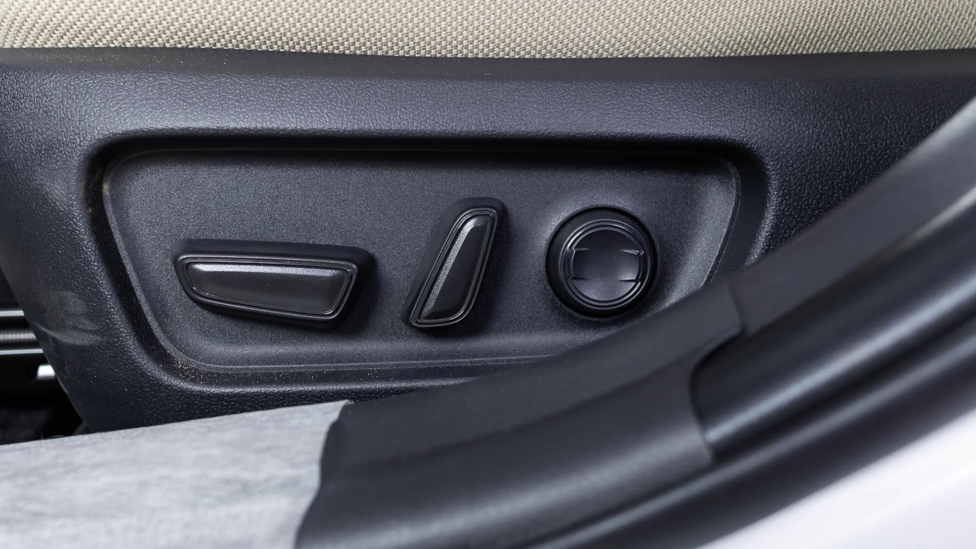 تويوتا كامري ستاندر 2025