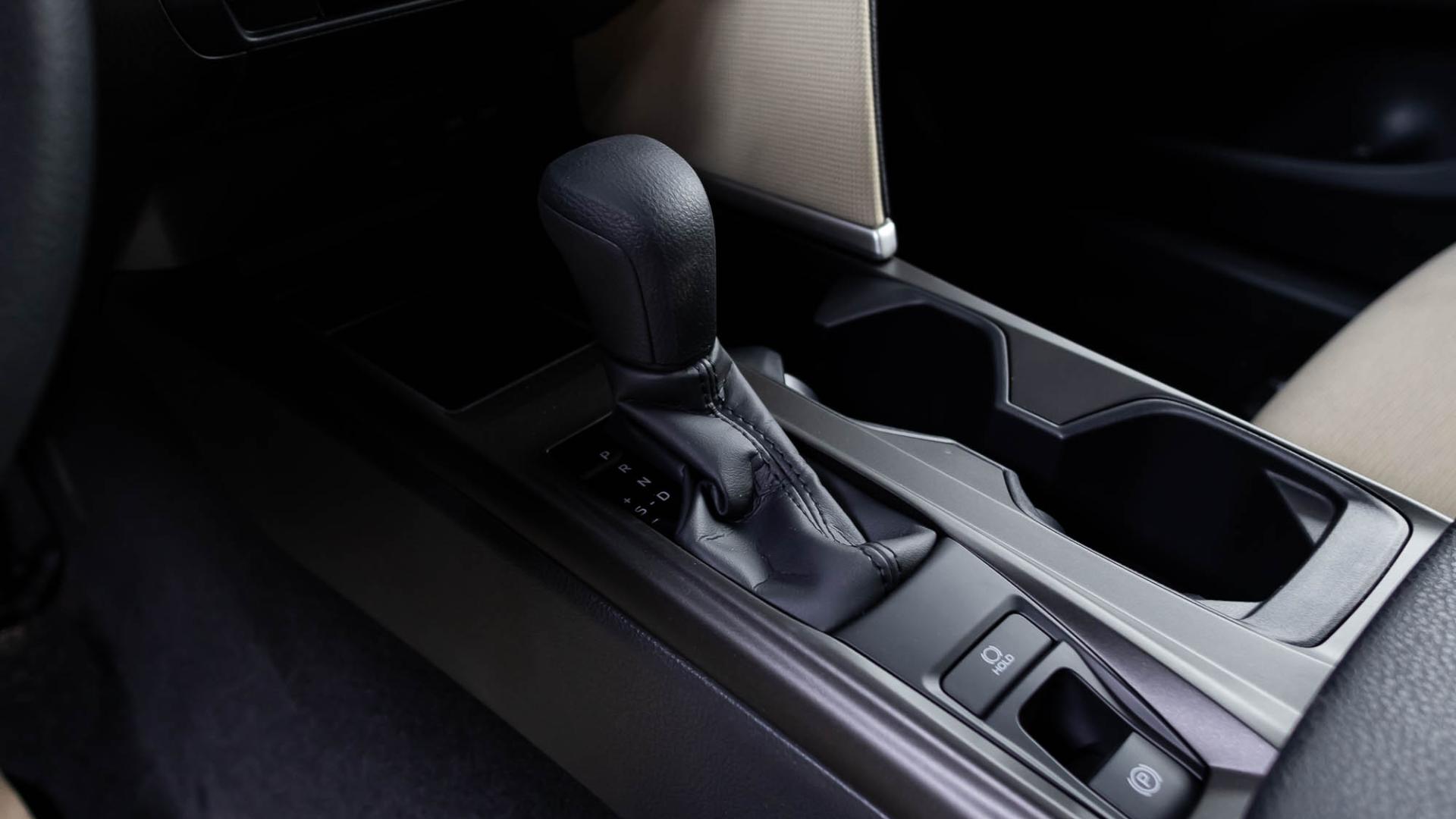 تويوتا كامري ستاندر 2025