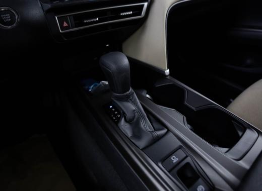 تويوتا كامري ستاندر 2025