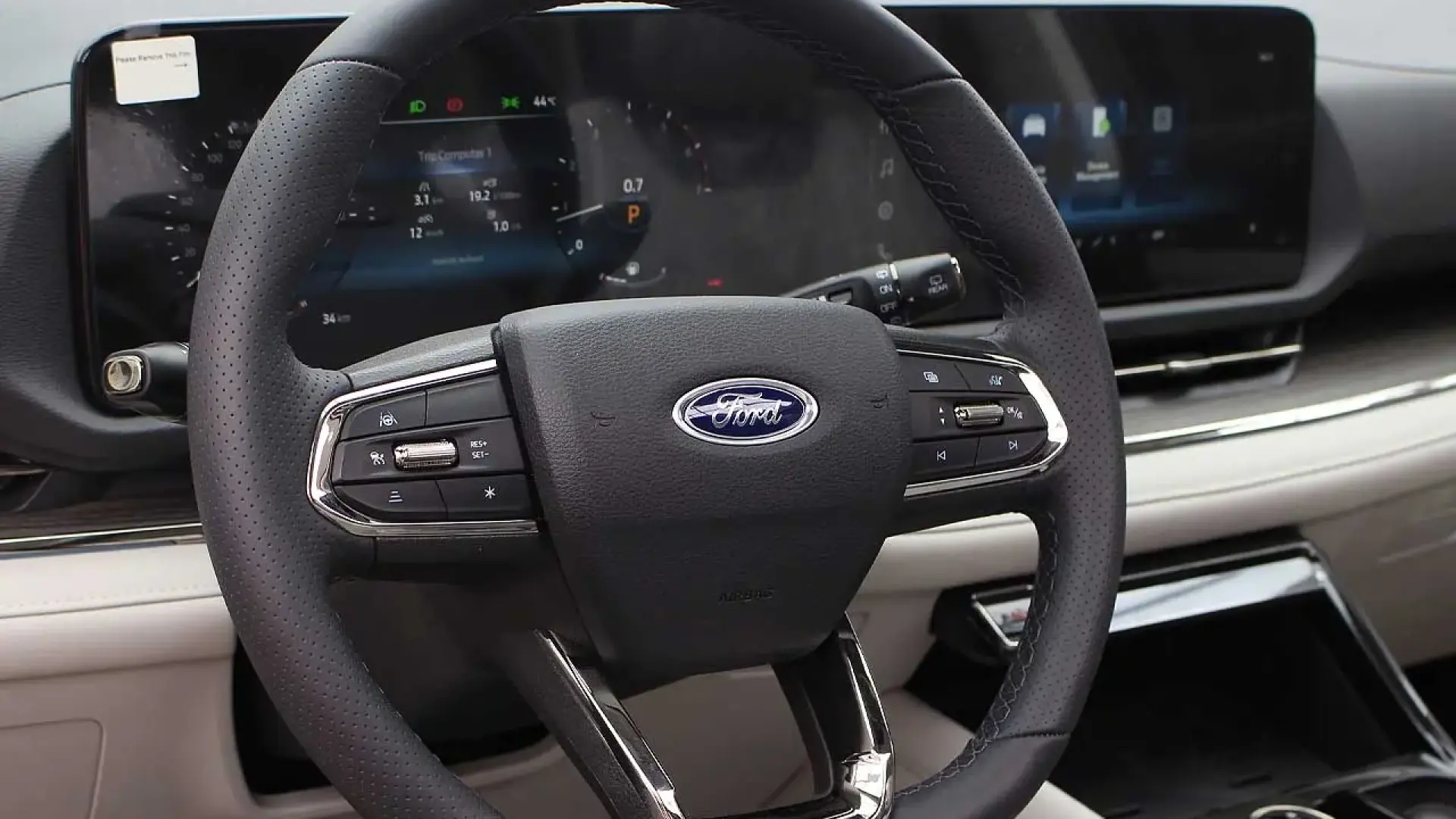 فورد تيريتوري تيتانيوم بلس