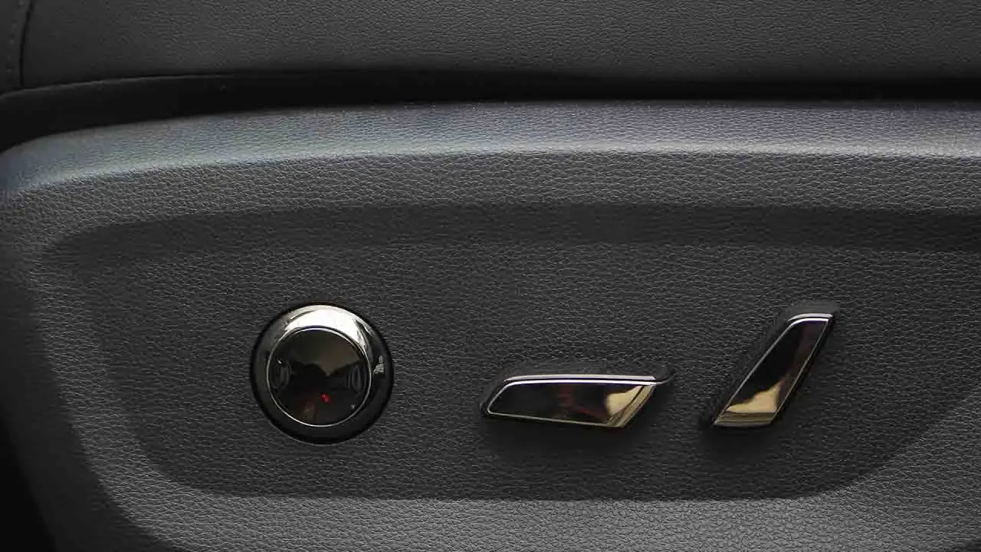 فورد تيريتوري تيتانيوم بلس