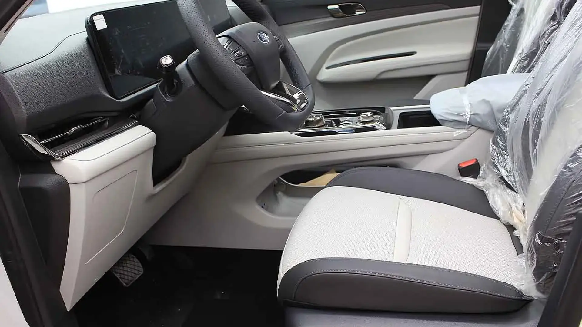 فورد تيريتوري تيتانيوم بلس