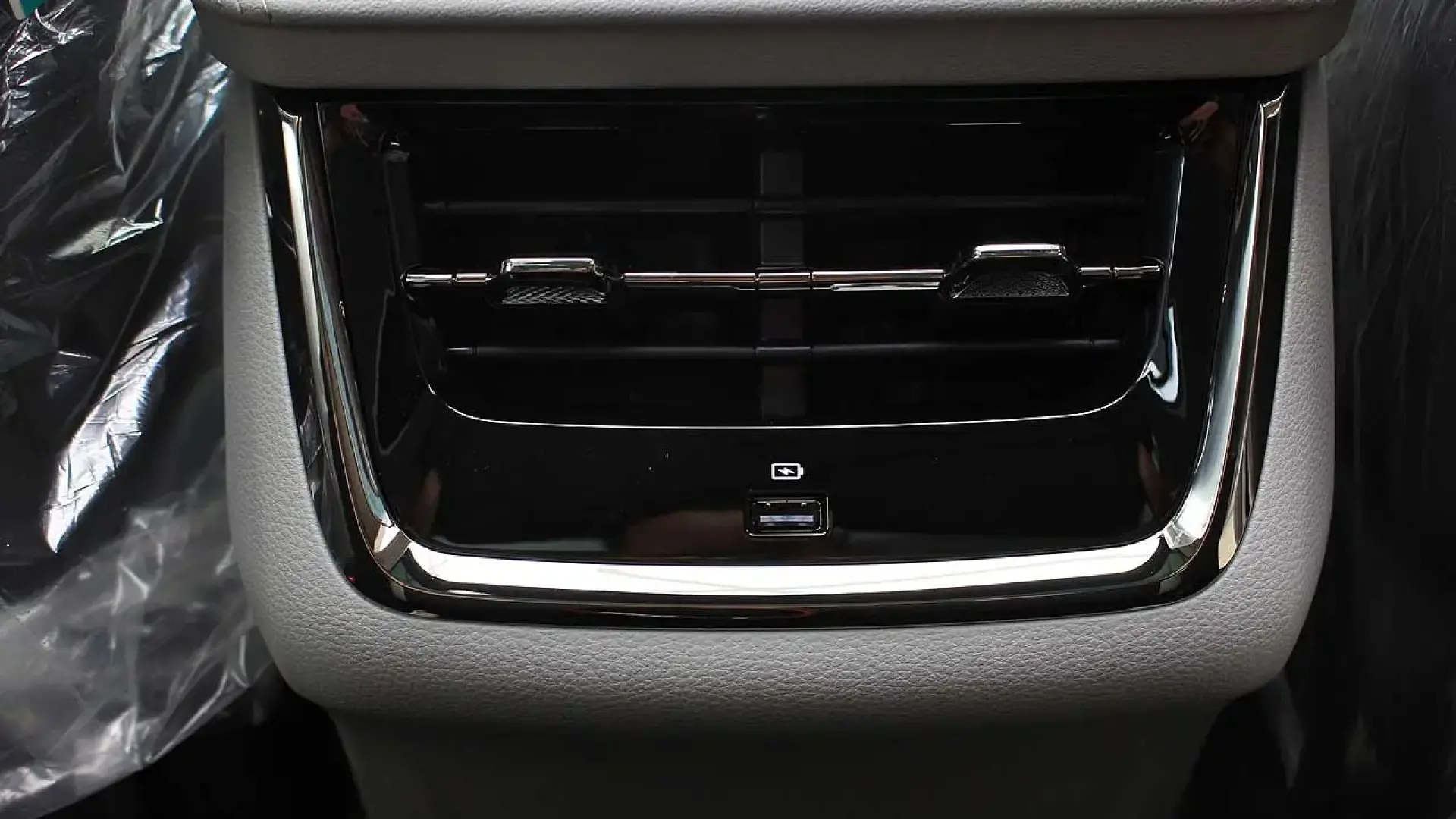 فورد تيريتوري تيتانيوم بلس