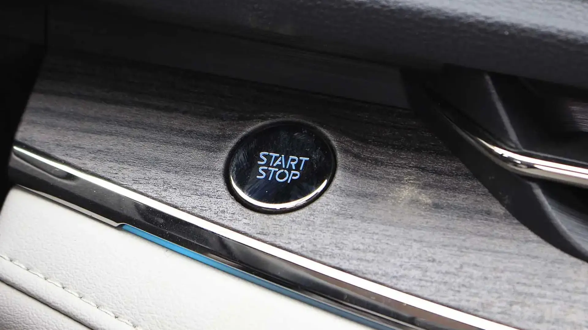 فورد تيريتوري تيتانيوم بلس