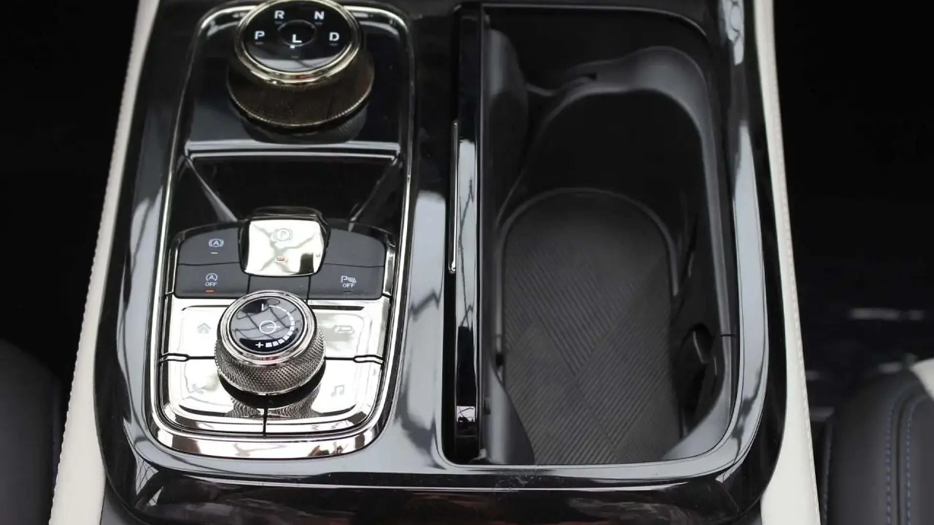 فورد تيريتوري تيتانيوم بلس