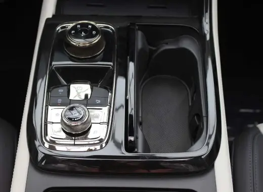 فورد تيريتوري تيتانيوم بلس