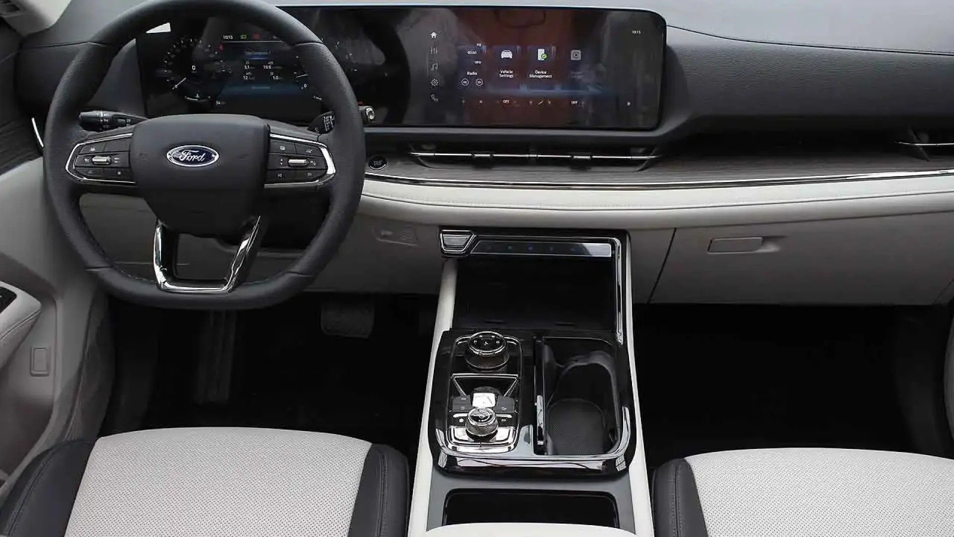 فورد تيريتوري تيتانيوم بلس