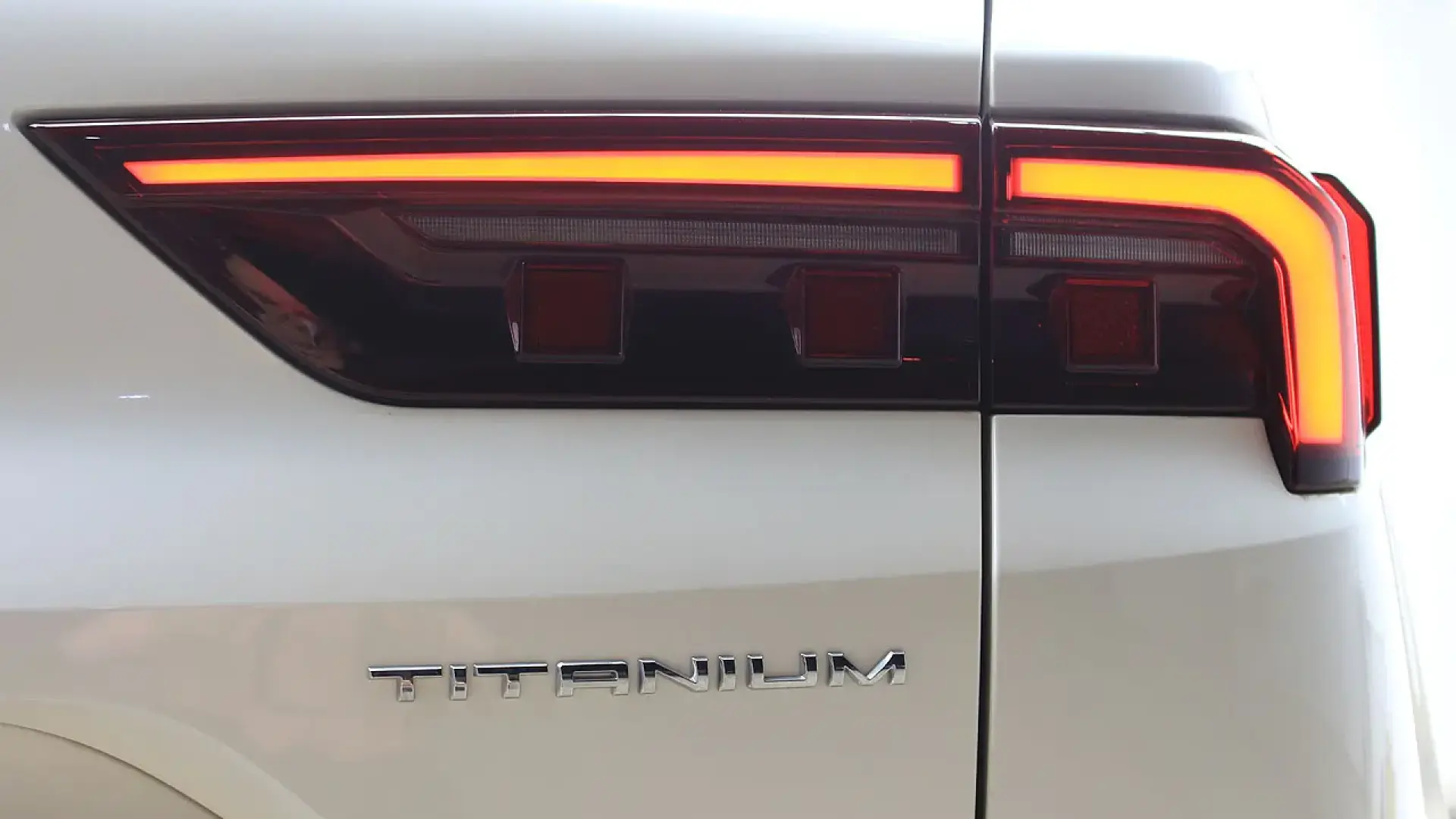 فورد تيريتوري تيتانيوم بلس